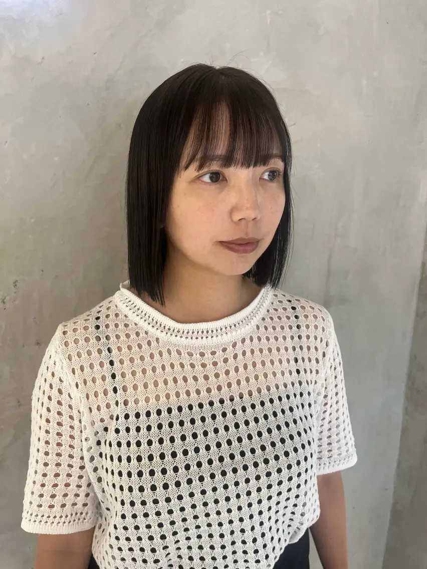 ミディアム カット 切りっぱなしボブ/ 艶カラー/綾莉のヘアスタイル