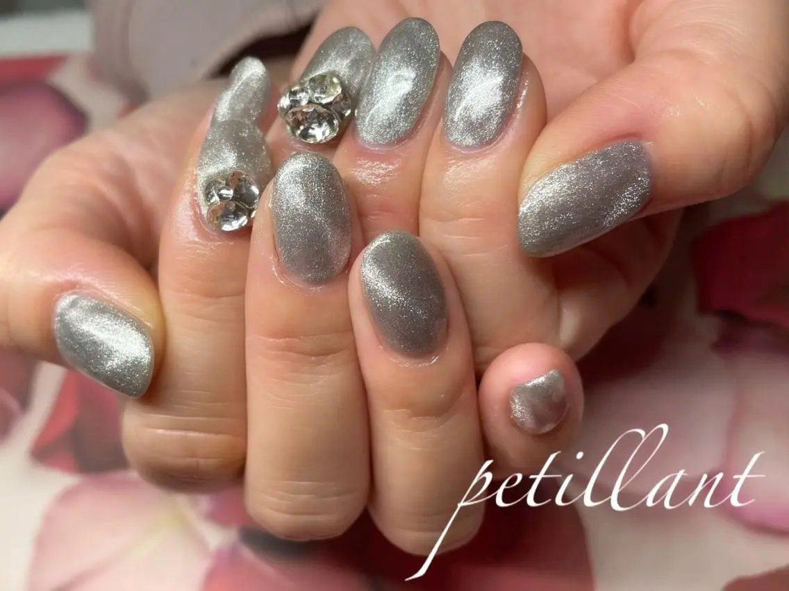 ネイル キラキラネイル ロングネイル マグネットネイル nail salon petillantのネイルデザイン