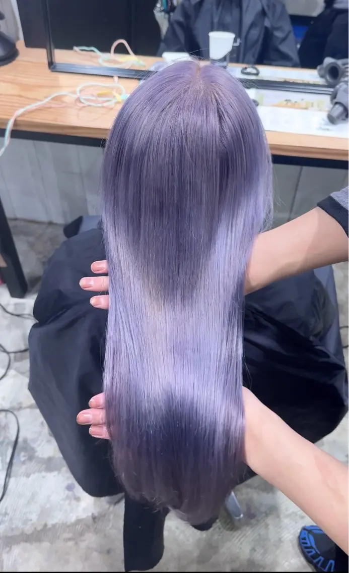 カラー 黒染め落とし ムラ修正　ハイトーンのヘアスタイル