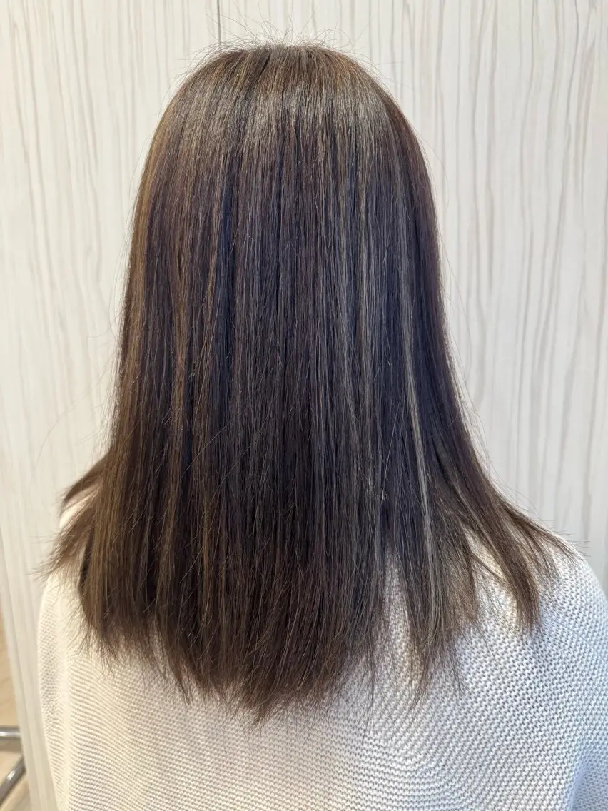 セミロング ハイライト カット ヘアカラー 松尾 怜奈のヘアスタイル
