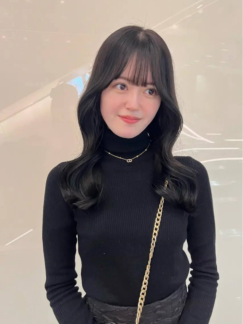 ロング カラー 顔周りカット 韓国風ヘア ロング 小顔カット 鴻池 菖のヘアスタイル