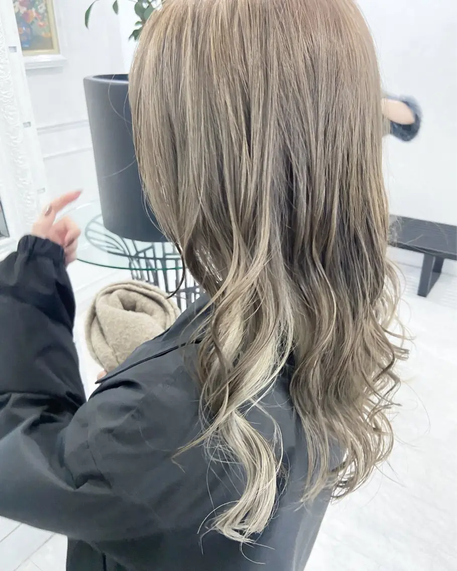 ロング カラー ベージュカラー ブリーチ 抜きっぱなしブロンド ブロンド ケアブリーチ 札幌ブリーチカラー/ ダブルカラー/ドイのヘアスタイル