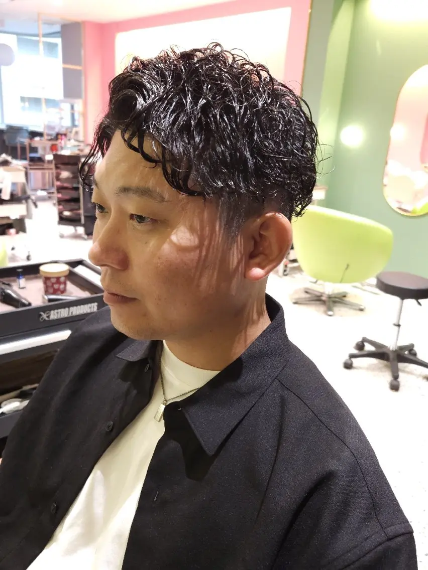 パーマ ショート メンズ アップバング マッシュ メンズパーマ スパイラルパーマ 成瀬 弘光のヘアスタイル