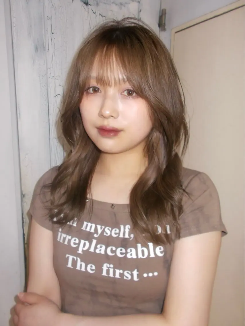 ミディアム カラー グレージュ オリーブグレージュ オリーブグレー カット ヘアカラー ボブカットモデル/ ハイトーン/ゆうあのヘアスタイル