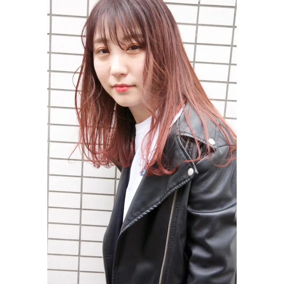 ミディアム カラー fio マナミのヘアスタイル