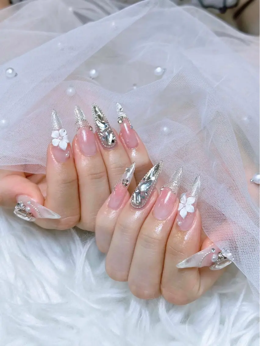 ネイル チークネイル ドット フレンチネイル グラデーション ハート ハンドネイル ハンドケア Eli Muse 新宿ネイルのネイルデザイン
