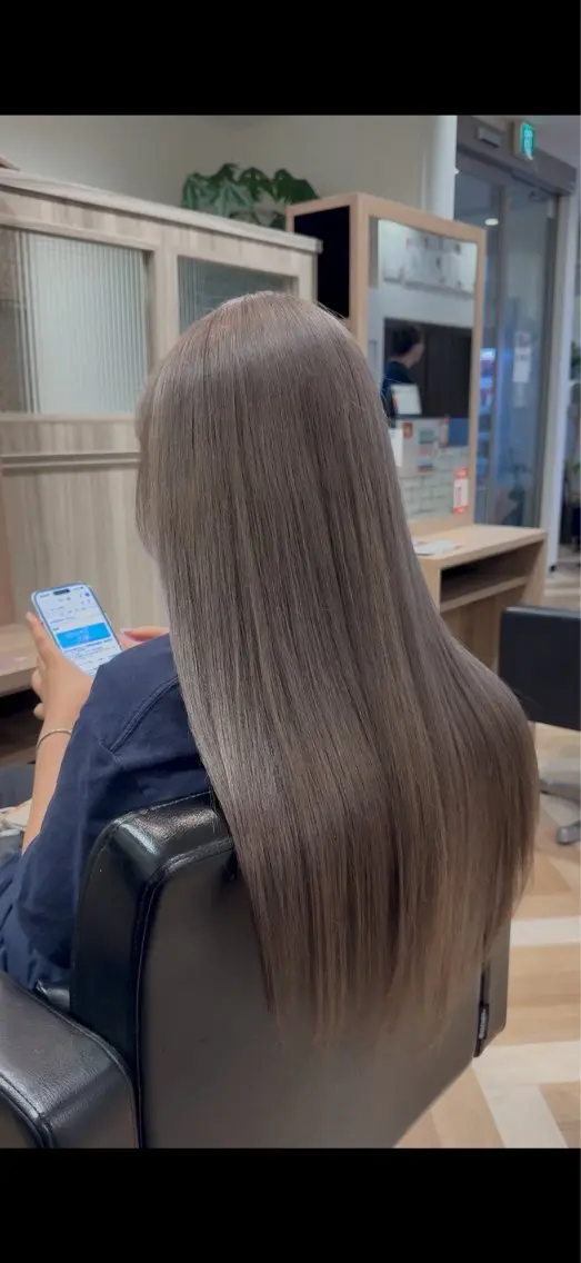 ロング カラー グレージュ ミルクティーグレージュ ヘアカラー トリートメント ✨艶/縮毛/カット 長岡/剣持快吏✨のヘアスタイル