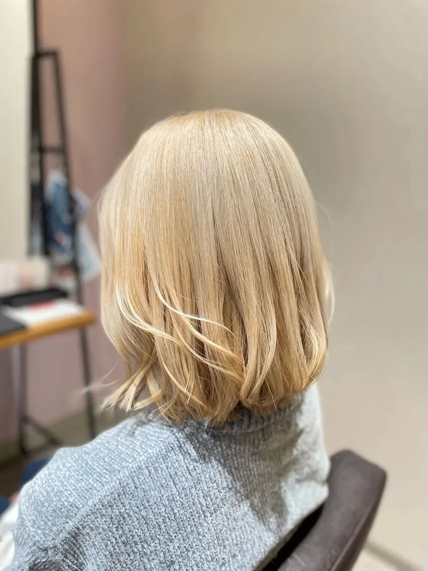 ミディアム カラー 抜きっぱなしブロンド ヘアカラー トリートメント 山本 純平のヘアスタイル