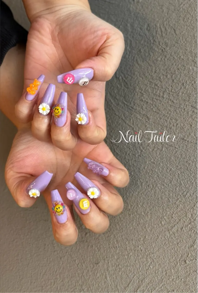 ネイル 長さ出し フラワーネイル ロングネイル ワンカラーネイル パープル ハンドネイル NailTailor ネイルテイラーのネイルデザイン