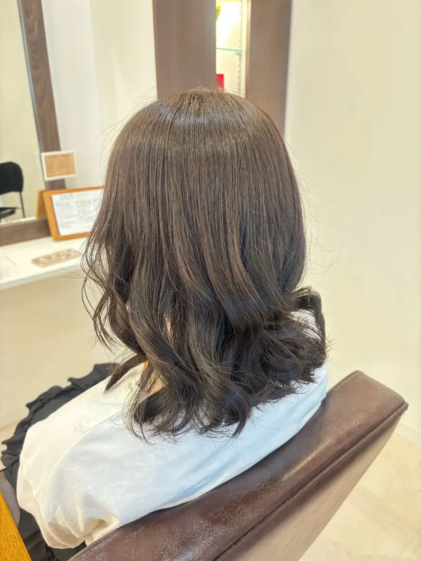 カラー ブラウンカラー オリーブブラウン ヘアカラー 山本 詩織のヘアスタイル