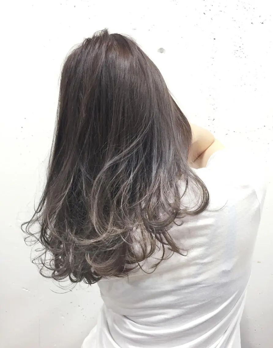 ハイライト(ブリーチ)カラー+ミルボントリートメント ミルクティー、バレイヤージュ等はこちら◎の写真