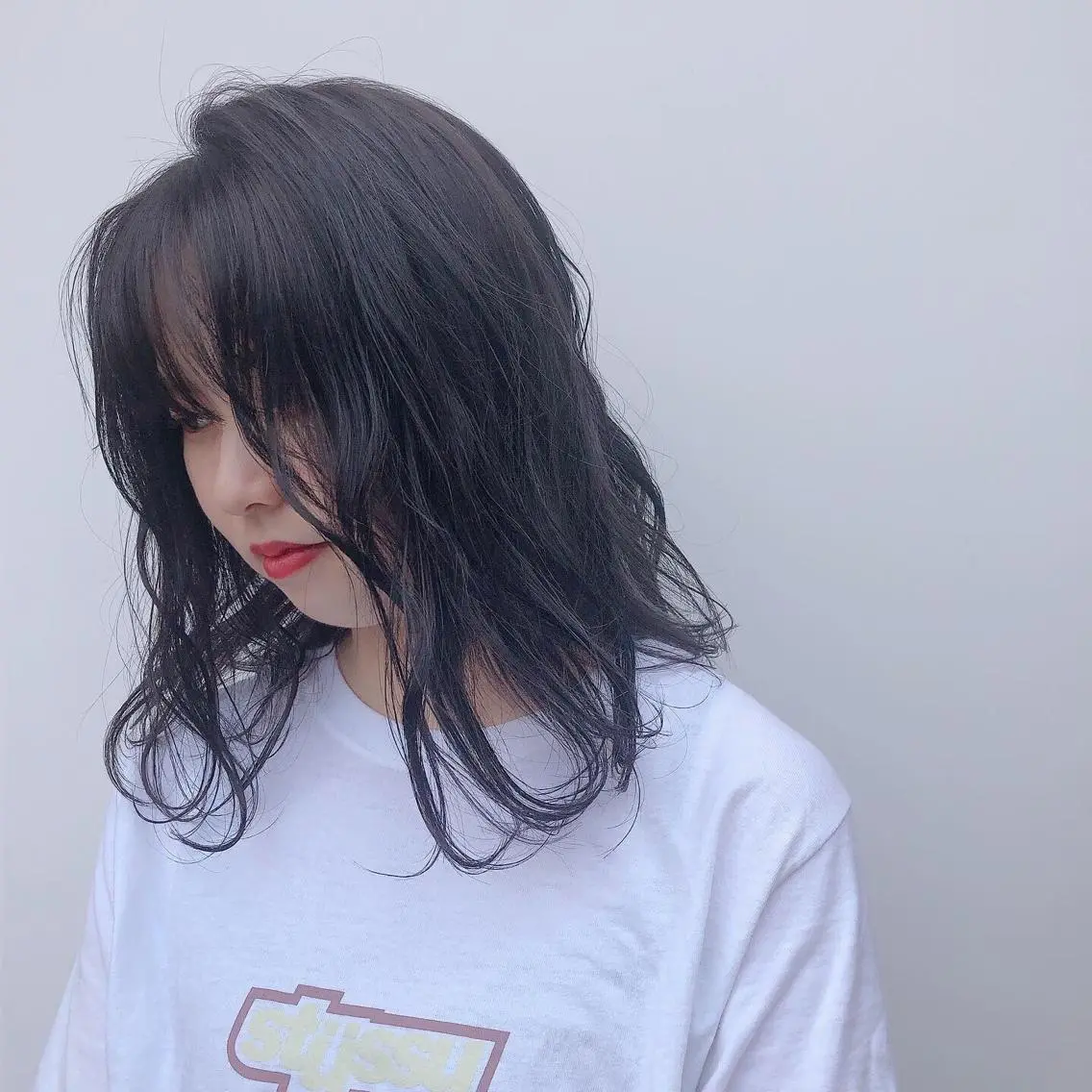 セミロング カラー ブルーカラー ブルーラベンダー グラデーションカラー グレージュ ラベンダーカラー 古屋 花織のヘアスタイル