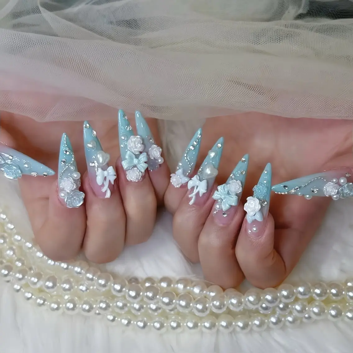 ネイル オーロラネイル 長さ出し フラッシュネイル フレンチネイル ジェルネイル ハンドネイル Amee Nail Salonのネイルデザイン