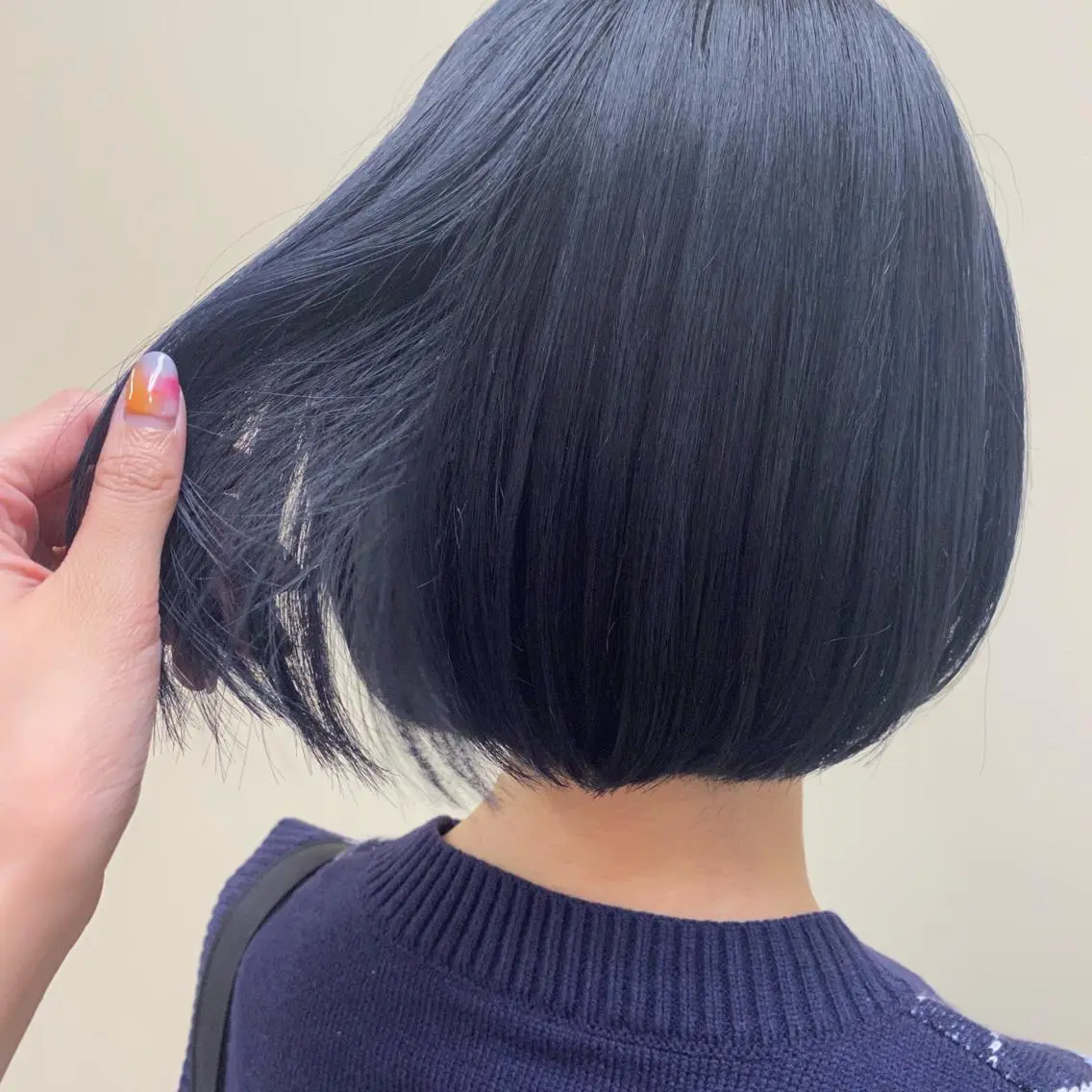 ショート カラー 黒髪 ネイビーカラー 清村 和音のヘアスタイル