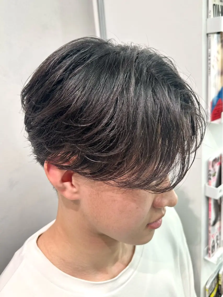 メンズ メンズブリーチ センターパート メンズパーマ 岐津公太 メンズ縮毛矯正のプロのヘアスタイル