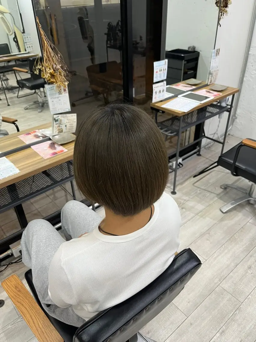 ショート カラー 殿北 茉奈のヘアスタイル