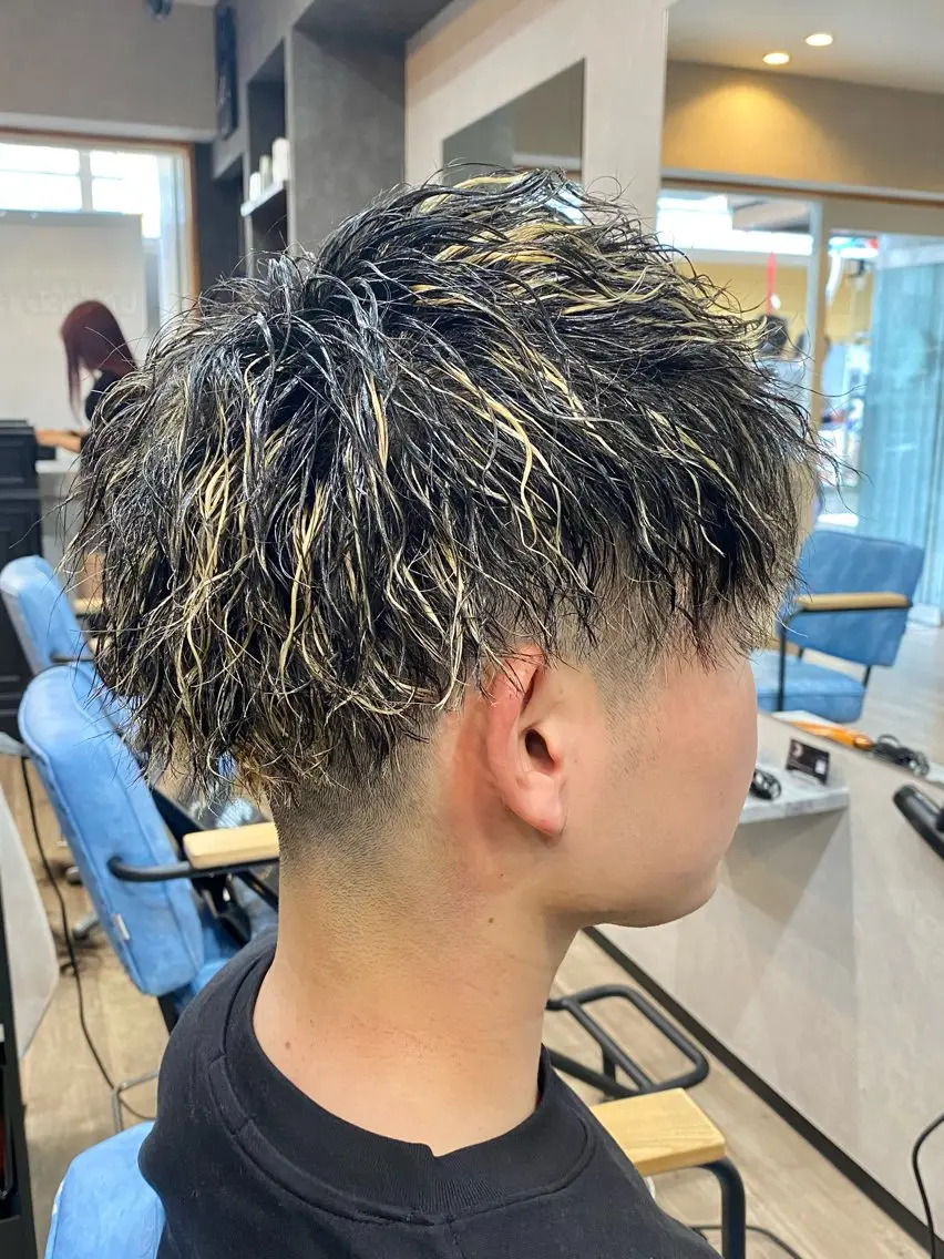 ショート ハイライト カット ヘアカラー 田口 慎士のヘアスタイル