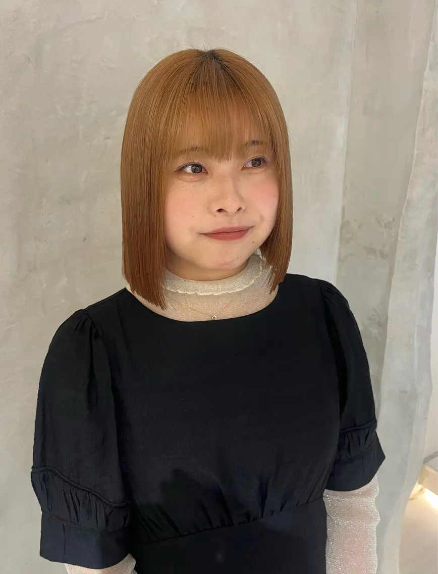ミディアム カラー カット ヘアカラー トリートメント 切りっぱなしボブ/ 艶カラー/綾莉のヘアスタイル