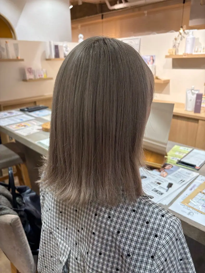 ミディアム カラー ブリーチ ハイトーンカラー ヘアカラー bisou hair Kayanoのヘアスタイル