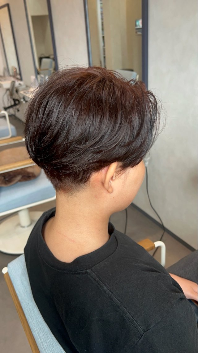 ショート ヘアカラー 黒野 菜月のヘアスタイル