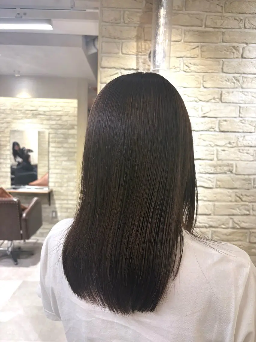 ミディアム 河上 麻衣/白髪ぼかしのヘアスタイル