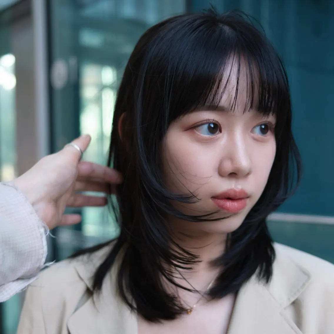 ミディアム カラー ミディアムレイヤー グレージュ ハッシュカット レイヤーカット カット ヘアカラー トリートメント 東山 涼嘉のヘアスタイル