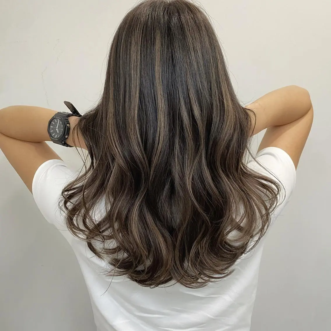 セミロング カラー パーマ ヘアアレンジ メンズ キッズ ネイル マツエク・マツパ アイブロウ カット ヘアカラー ハイライト、レイヤー カット/西梅田/中西のヘアスタイル