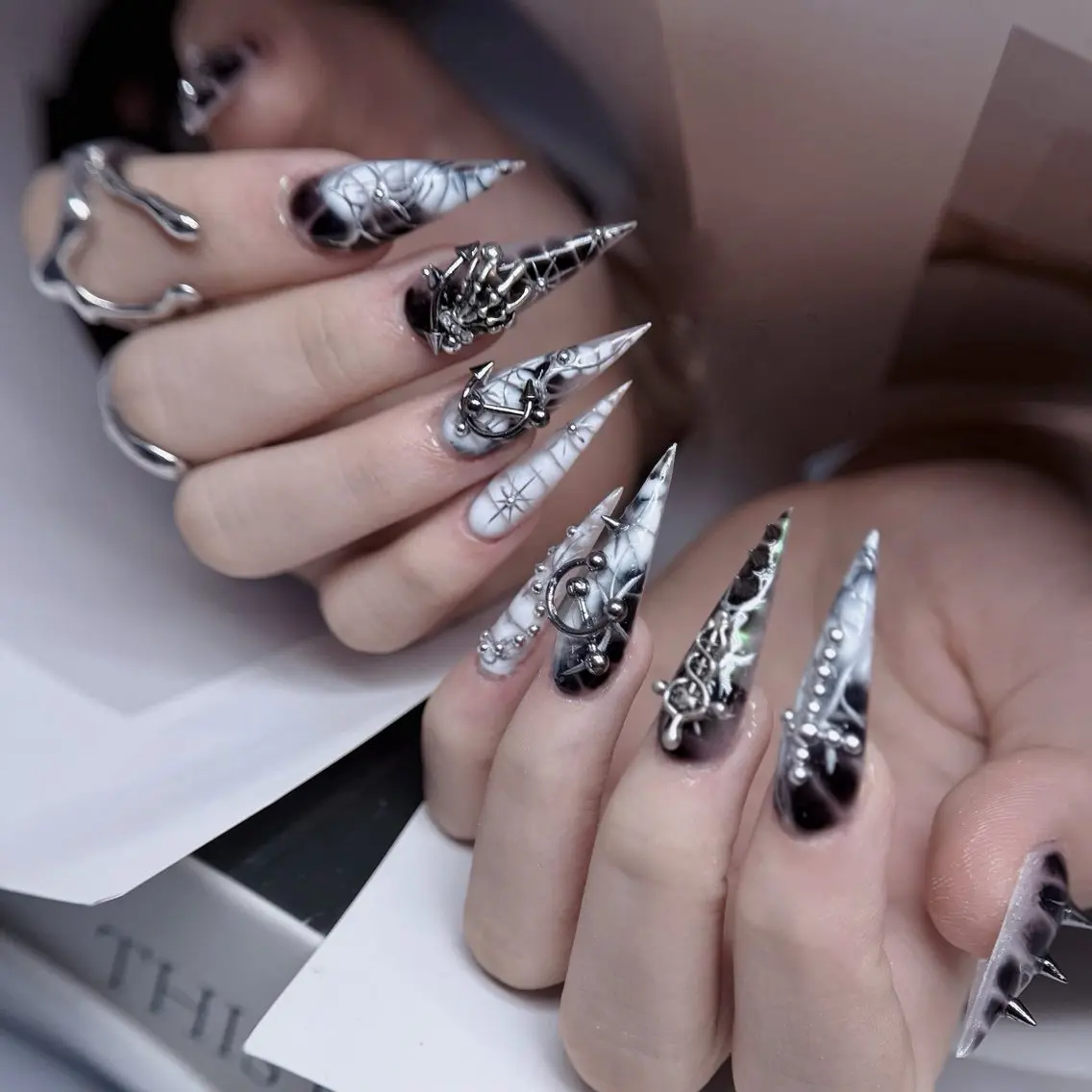 ネイル アートネイル ボルドー フレンチネイル ジェルネイル 氷ネイル・うるうるネイル ハンドネイル Julie NailSalonのネイルデザイン