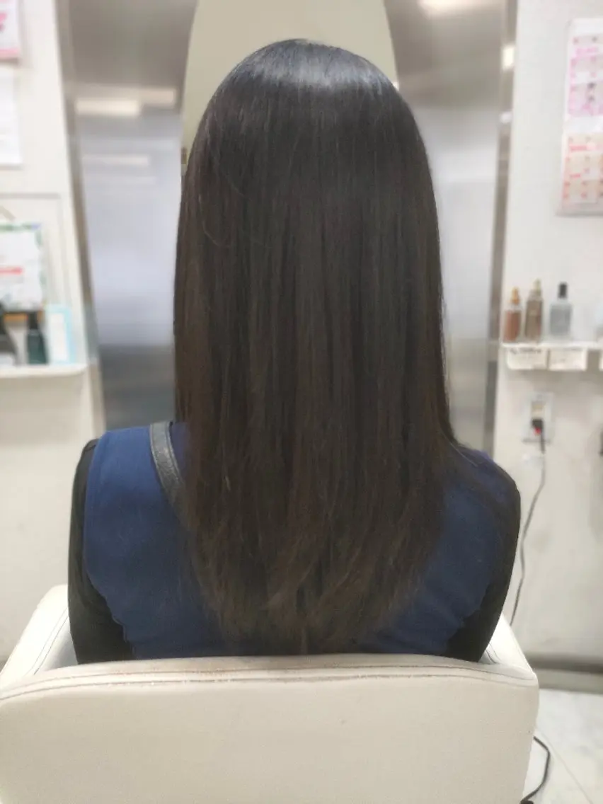 セミロング レイヤーカット 伊藤 茉莉杏のヘアスタイル