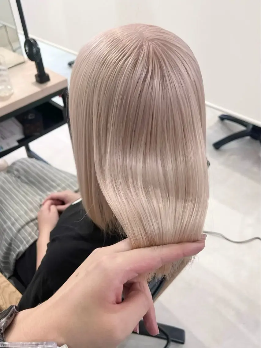 セミロング ヘアカラー ⚜️ reiji⚜️のヘアスタイル