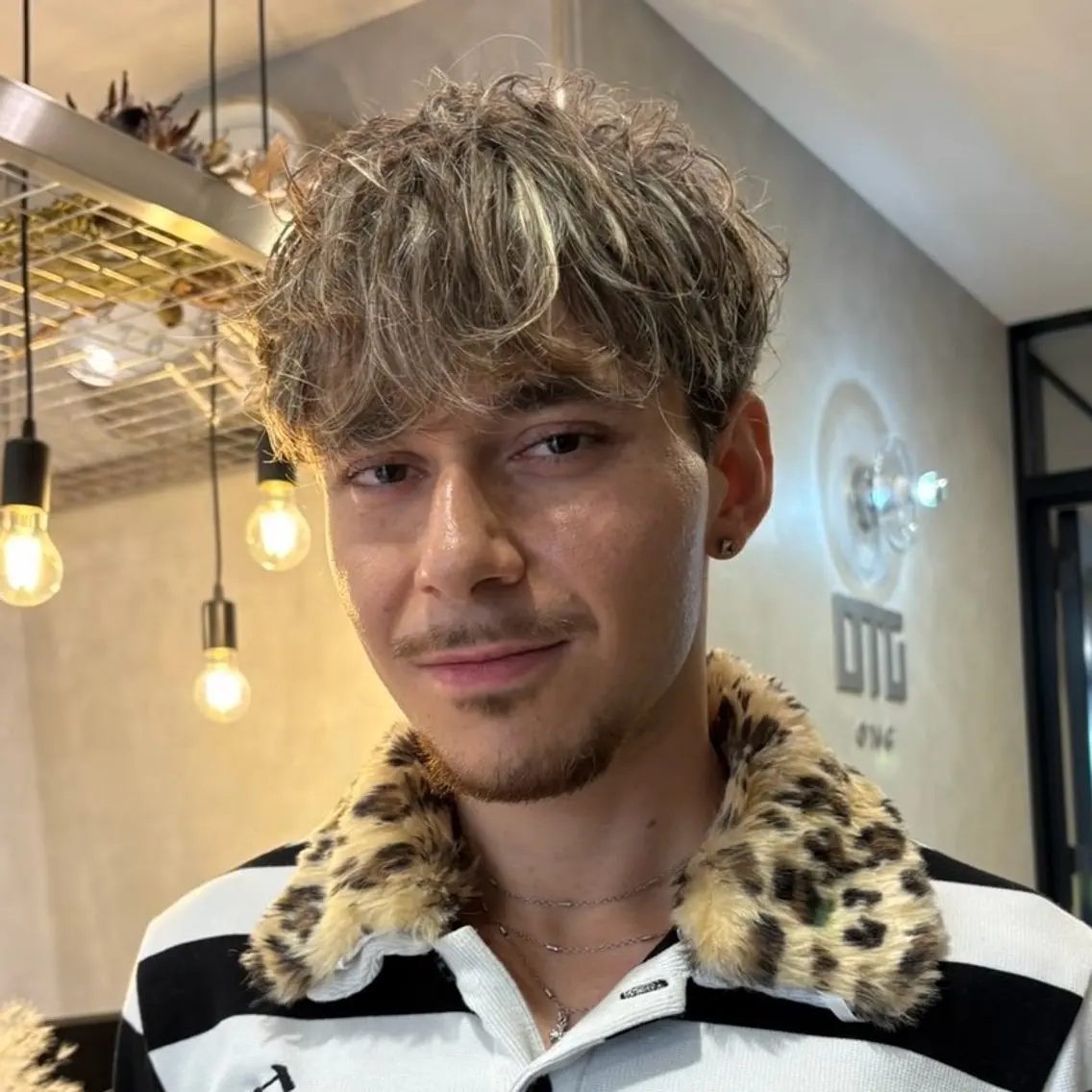 【大人上品なハイライト〜バチバチハイライト⚡️】カット✂️+ハイライト+カラー+トリートメント✨️+ヘアセットの写真