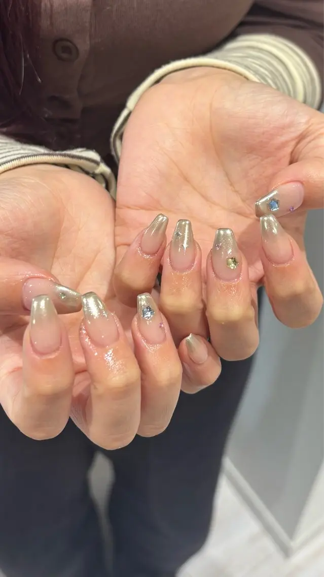 ネイル オーロラネイル グラデーション ミラーネイル 持ち込み 春ネイル モデル様募集中♡ Kokomi🍮のネイルデザイン