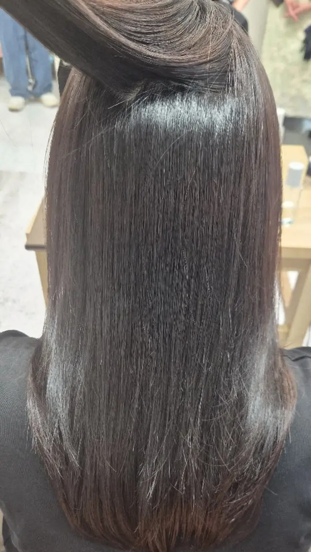 セミロング 縮毛矯正 満谷 れあのヘアスタイル
