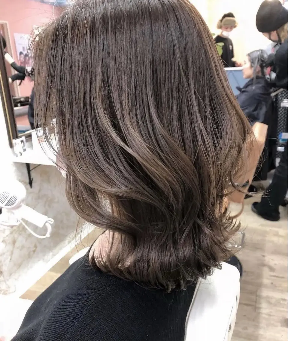 ミディアム カラー ミディアムレイヤー レイヤーカット カット ヘアカラー 縮毛矯正 トリートメント FIGARO レイヤ ーカット/縮毛矯正のヘアスタイル