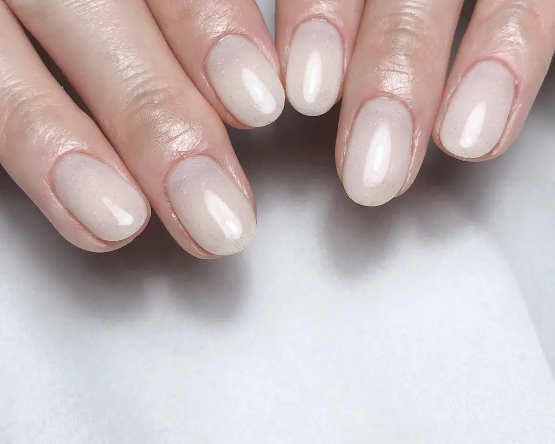 ネイル ホワイト ハンドネイル saki_ nail heronのネイルデザイン