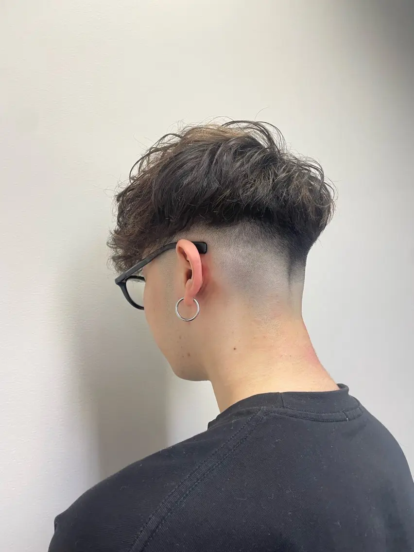 ショート 岡本 佳久のヘアスタイル