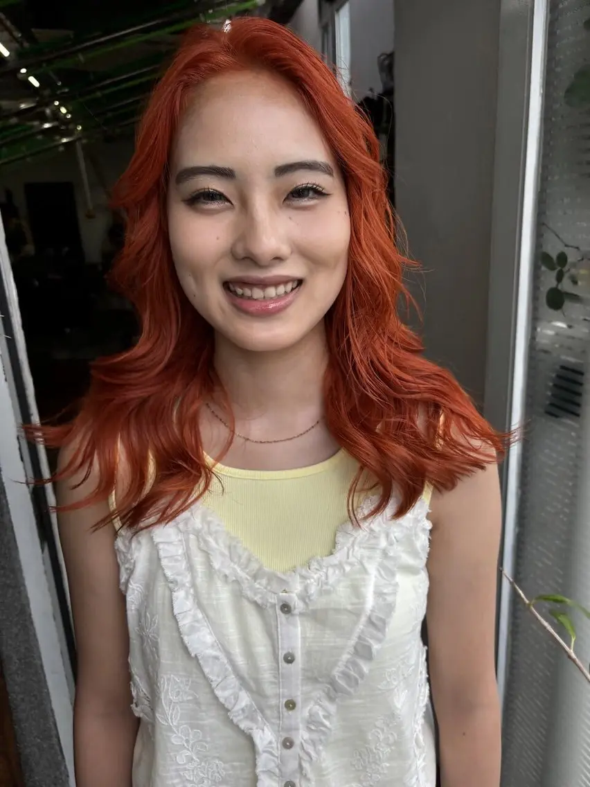 セミロング ヘアカラー トリートメント qiie リタッチ 黒染め　ワンカラーのヘアスタイル