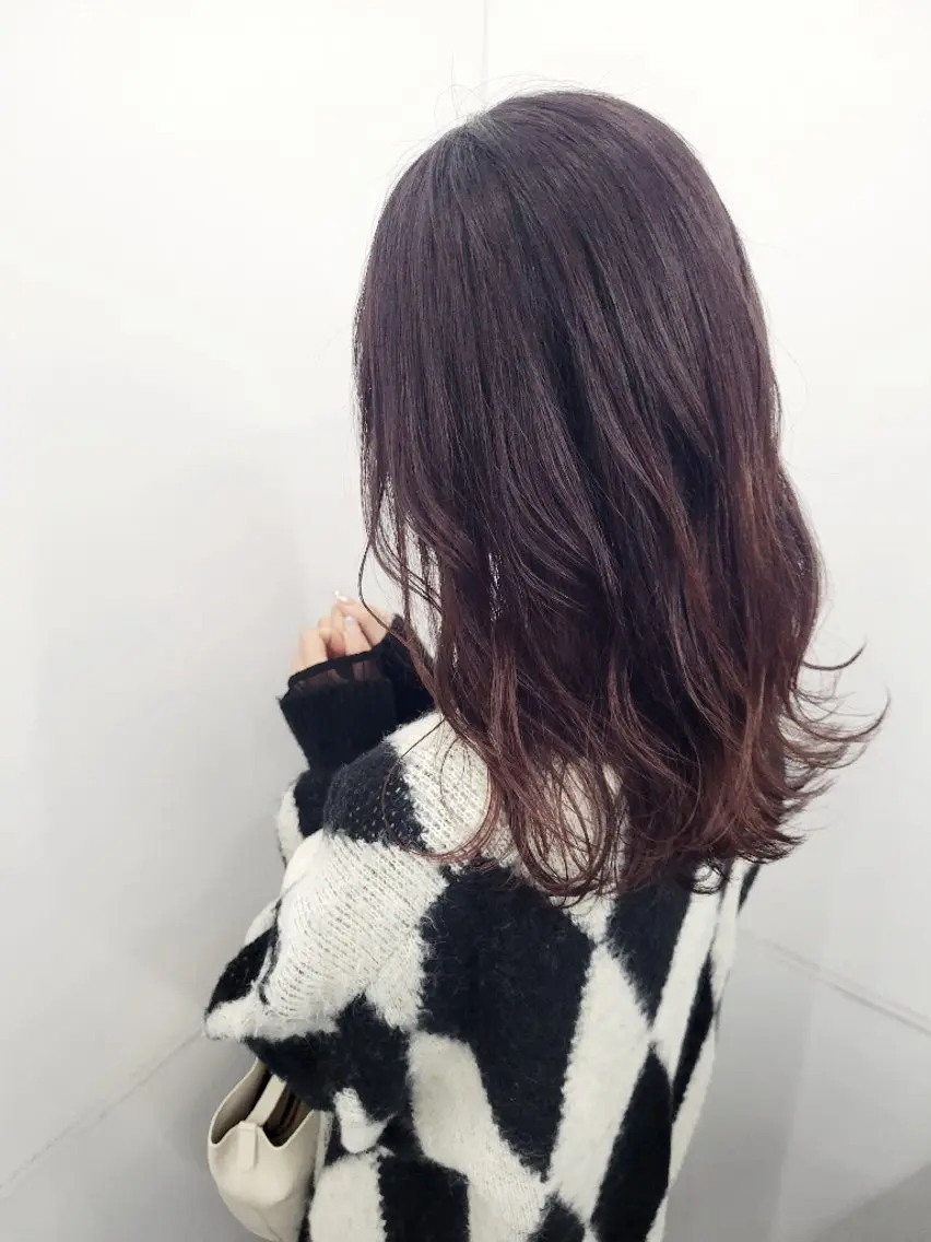 セミロング アッシュ ピンクブラウン ハイライト レイヤーカット カット ヘアカラー トリートメント 無藤 彩のヘアスタイル