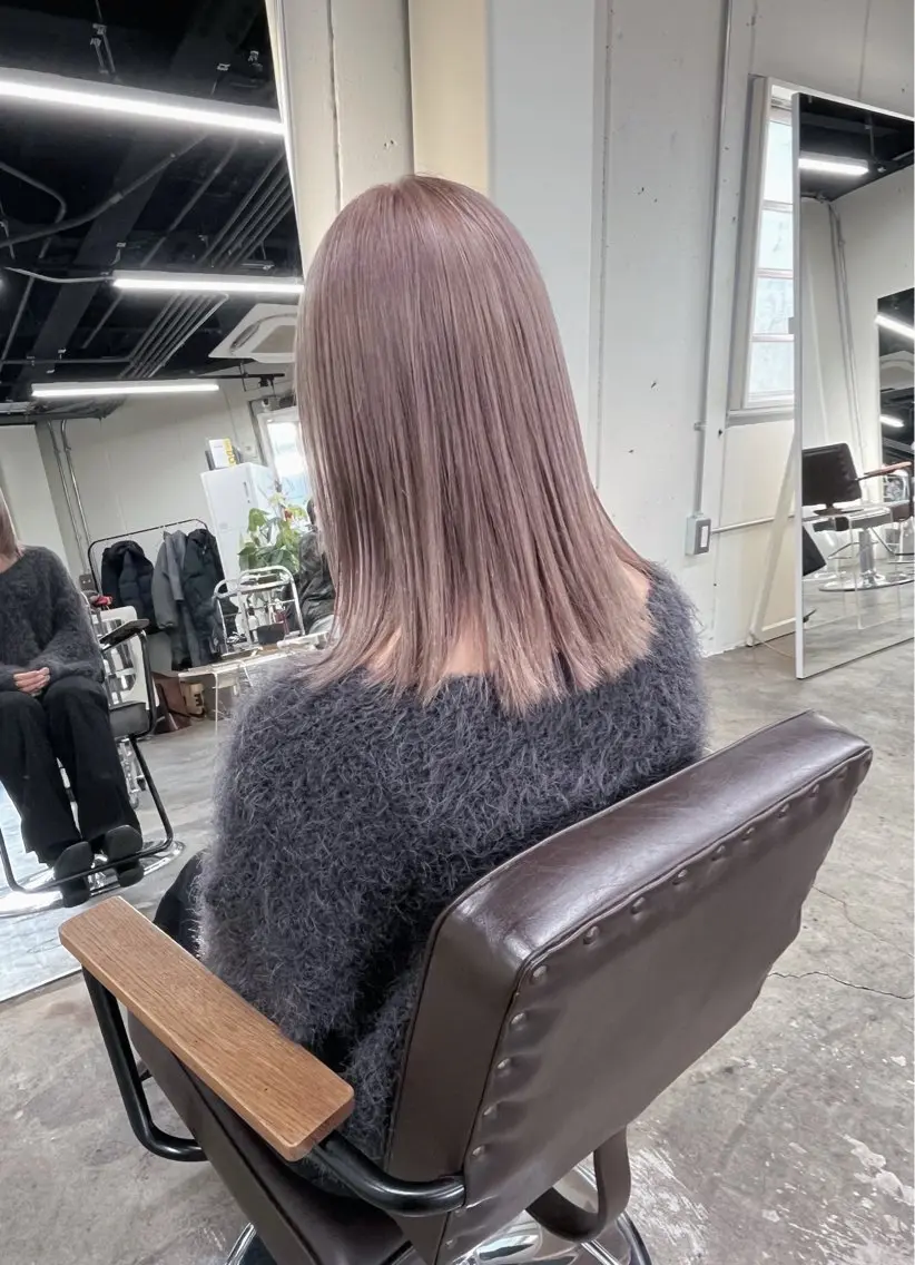 セミロング カラー ベージュカラー ピンクカラー ホワイトベージュ ヘアカラー 岩田 良/ブリーチカラーのヘアスタイル