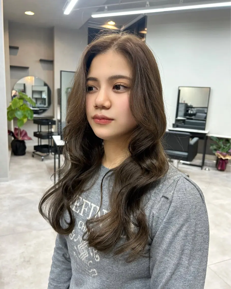 ロング カラー ブリーチ ブラウンカラー 透明感カラー ブリーチなしカラー オリーブブラウン moe🎀 透明感カラーのヘアスタイル