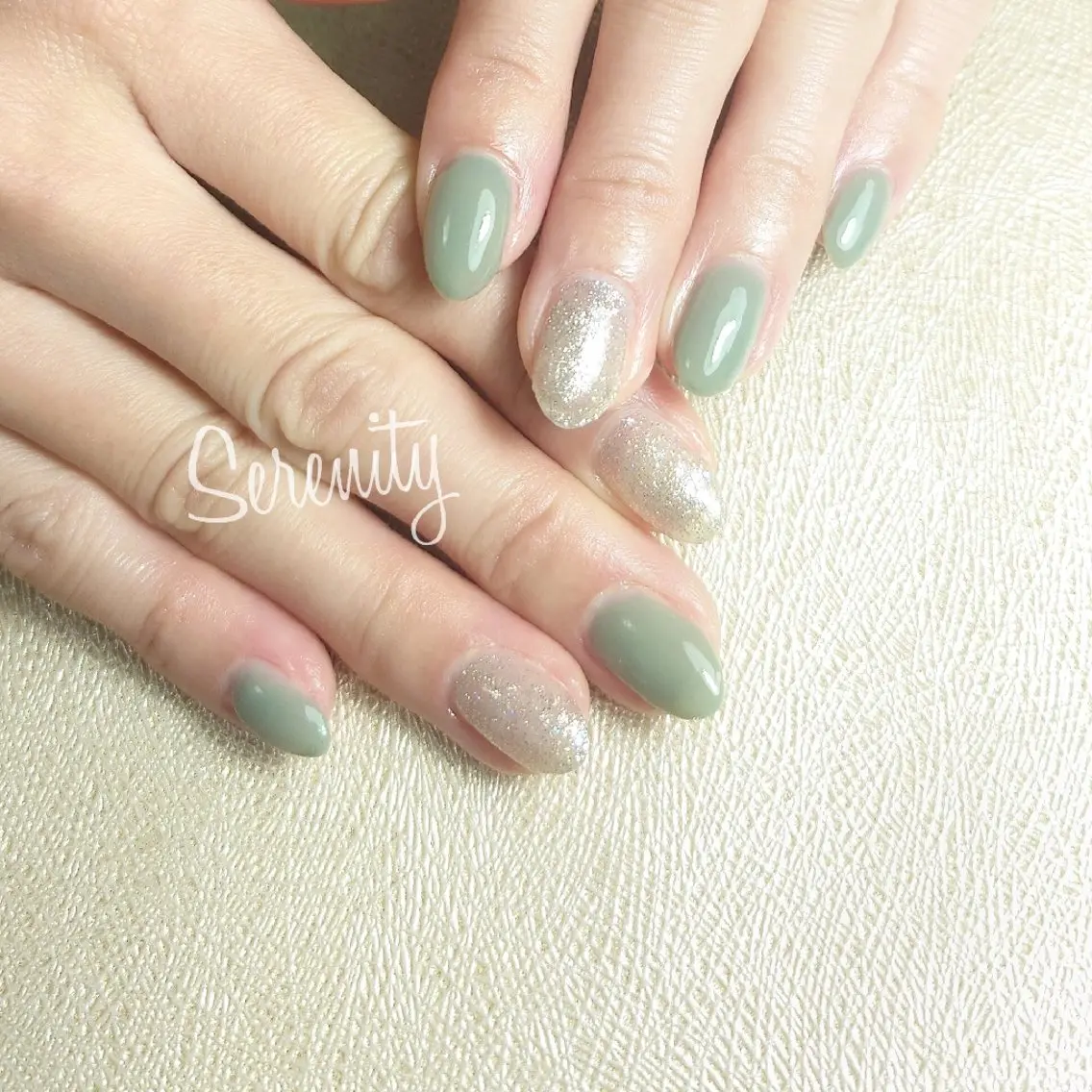 ネイル グリーン ラメ(グリッター) ワンカラーネイル nail  serenityのネイルデザイン