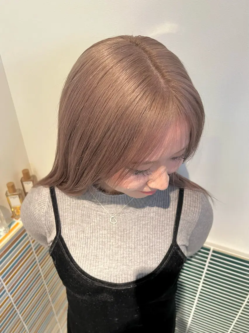 ロング カラー ヘアカラー ミルクティーベージュ outaのヘアスタイル