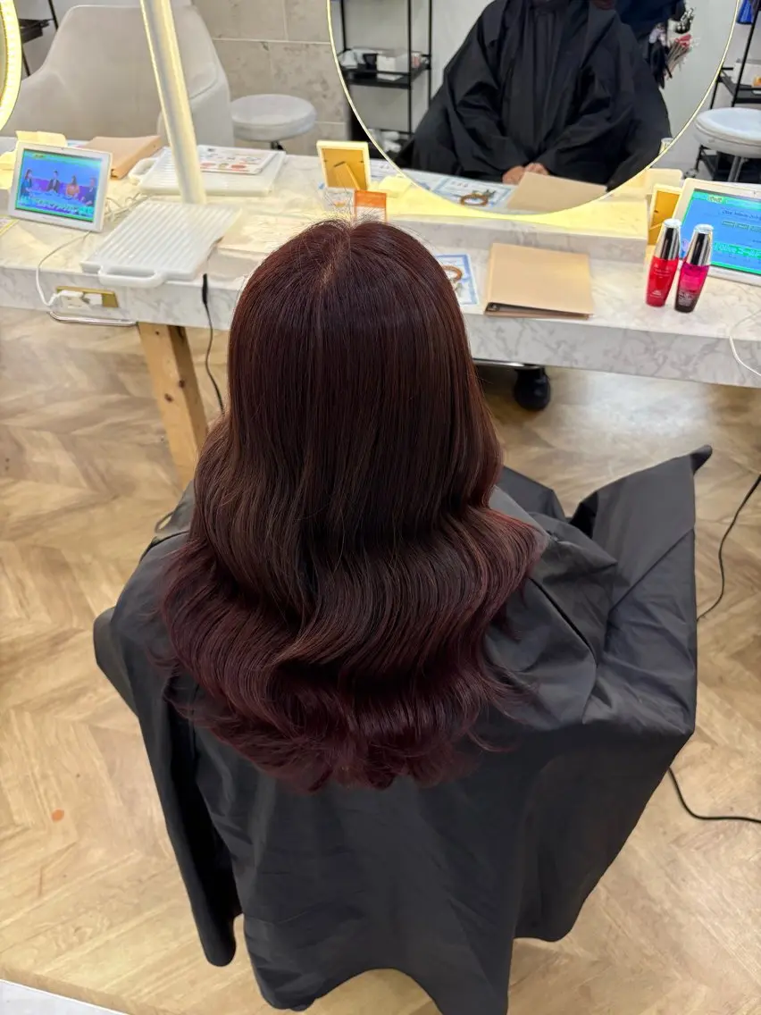 セミロング カラー ボルドーカラー カット ヘアカラー トリートメント 透明感カラー/レイヤ ーカット/須永さくらのヘアスタイル