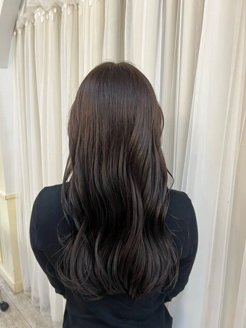ロング カラー グレージュ 新城 奈央のヘアスタイル