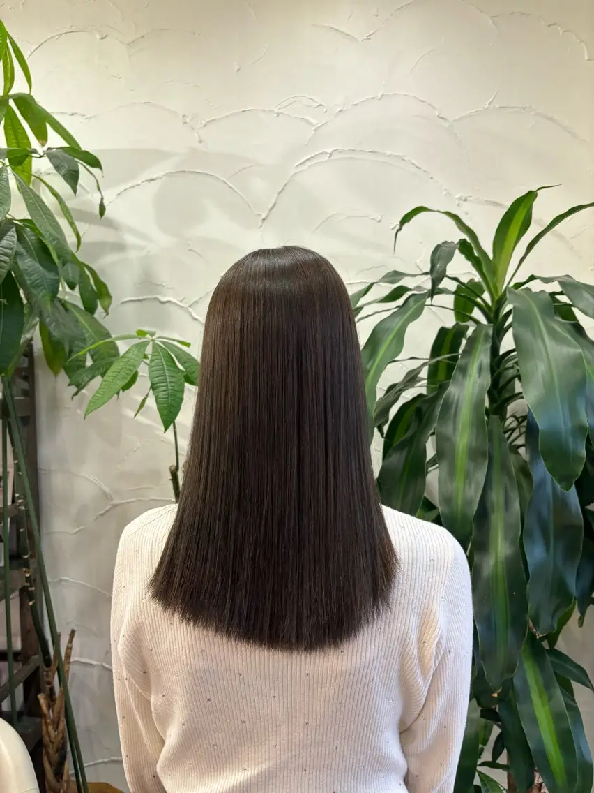 セミロング カラー アッシュ ブラウンカラー 透明感カラー 倉澤 愛理のヘアスタイル