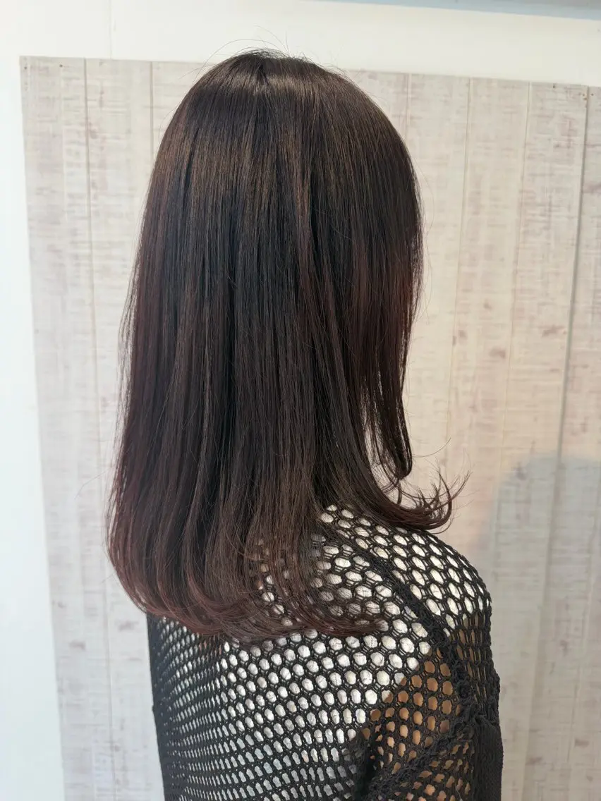 ミディアム レッドブラウン 顔周りカット レイヤーカット カット ヘアカラー visage ももかのヘアスタイル