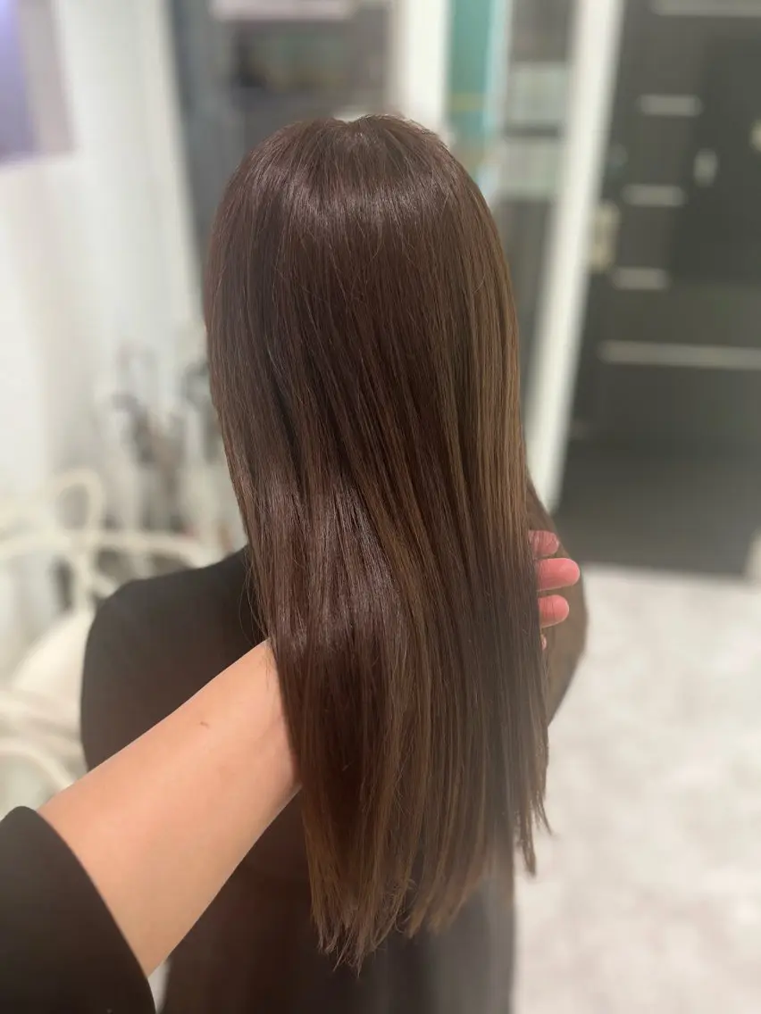 ロング カラー カット ヘアカラー トリートメント ハイトーンカラー 🦄レイヤーカットのヘアスタイル