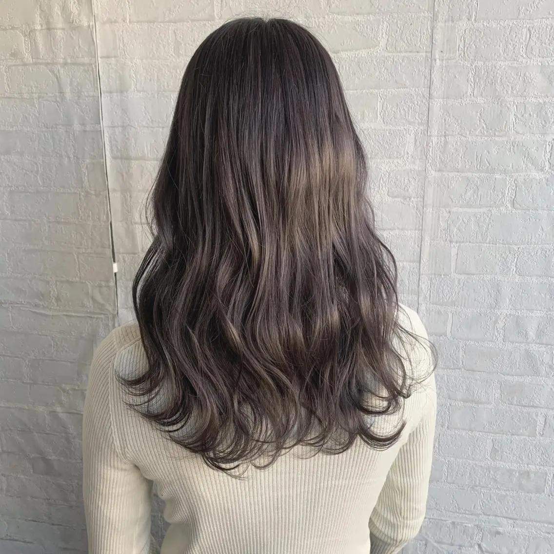 セミロング カラー グレージュ ヘアカラー 袴田 伊代のヘアスタイル