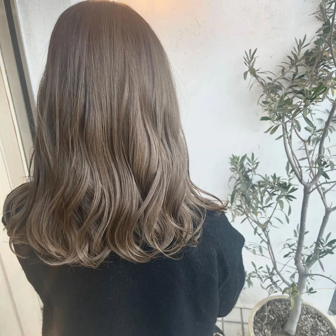 ミディアム カラー ベージュカラー ブリーチ ミルクティーベージュ MAI ROCCO3rdのヘアスタイル