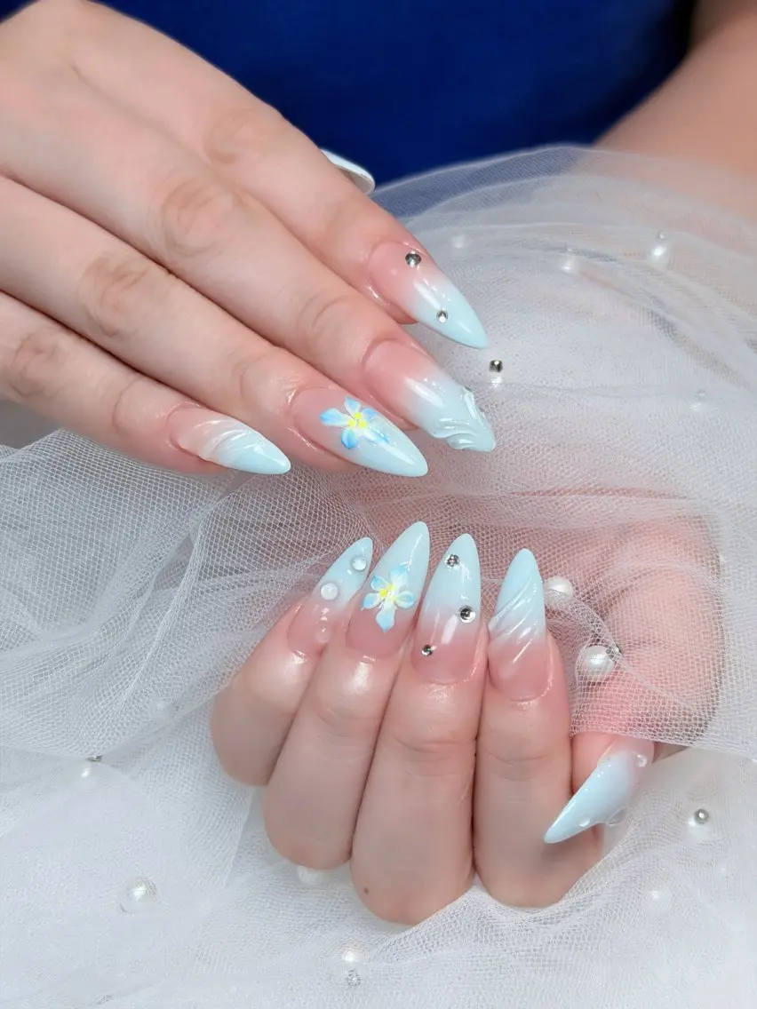 ネイル チークネイル ドット フレンチネイル グラデーション ハート ハンドネイル Julli NailStudioのネイルデザイン
